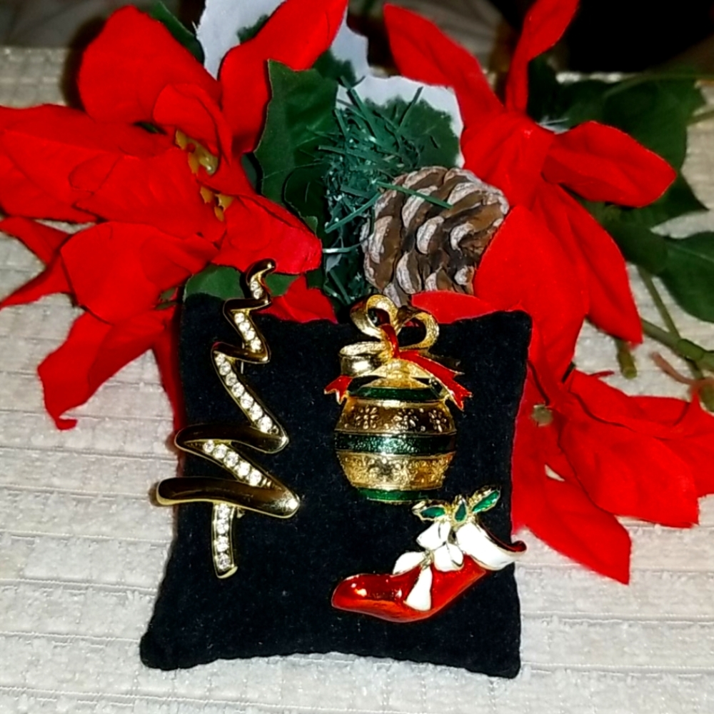 CHRISTMAS PINS